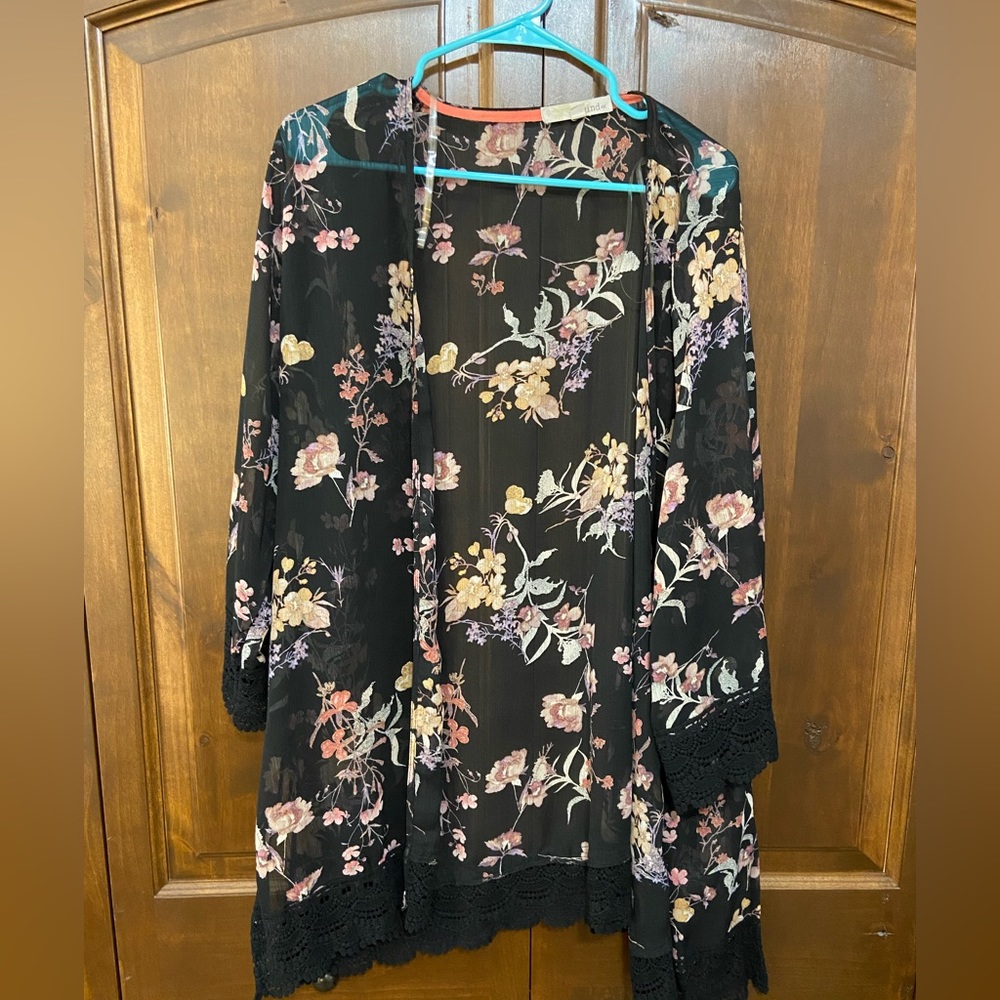 Black Floral Lace Trimmed Kimno